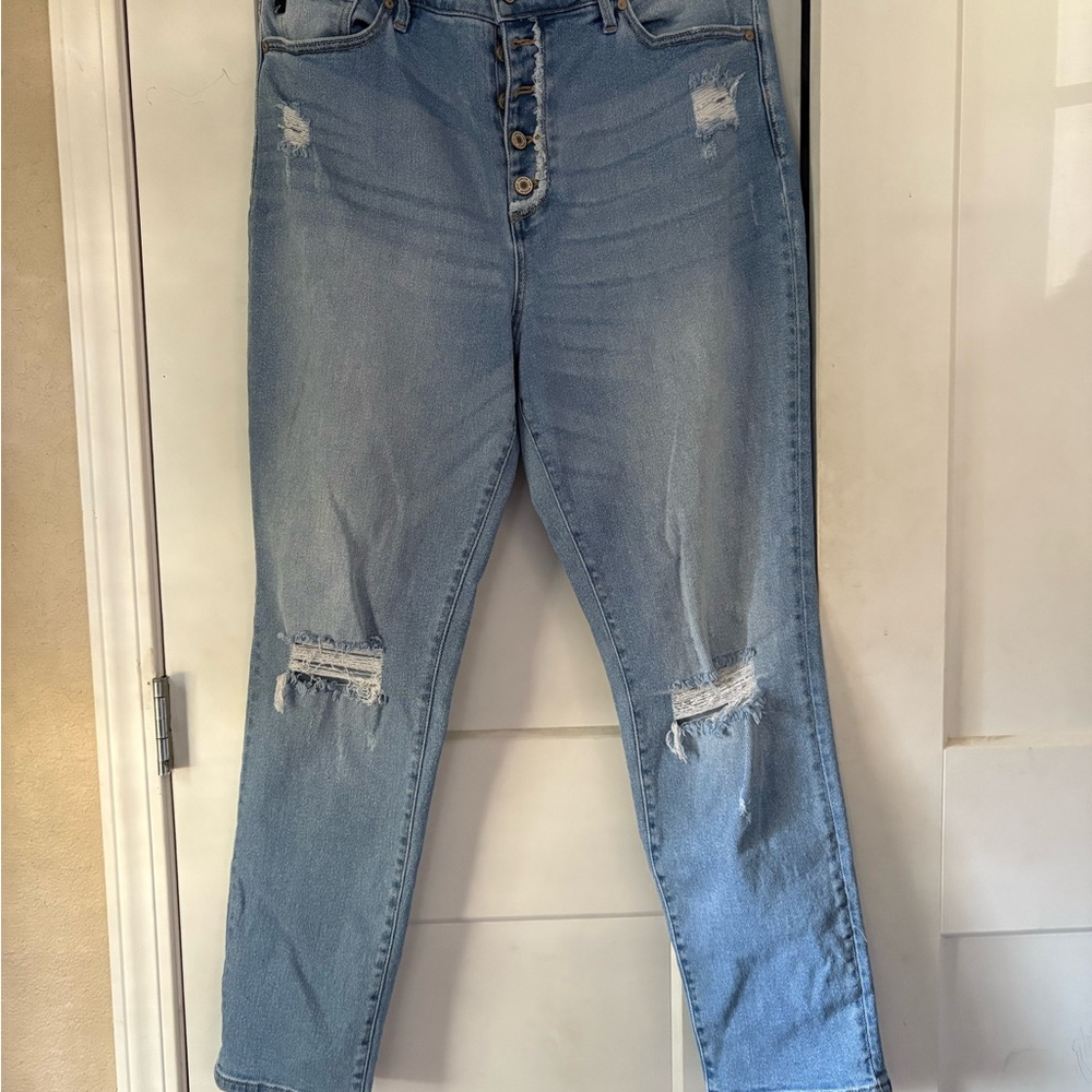 KanCan Light Blue Distressed Ankle Jeans